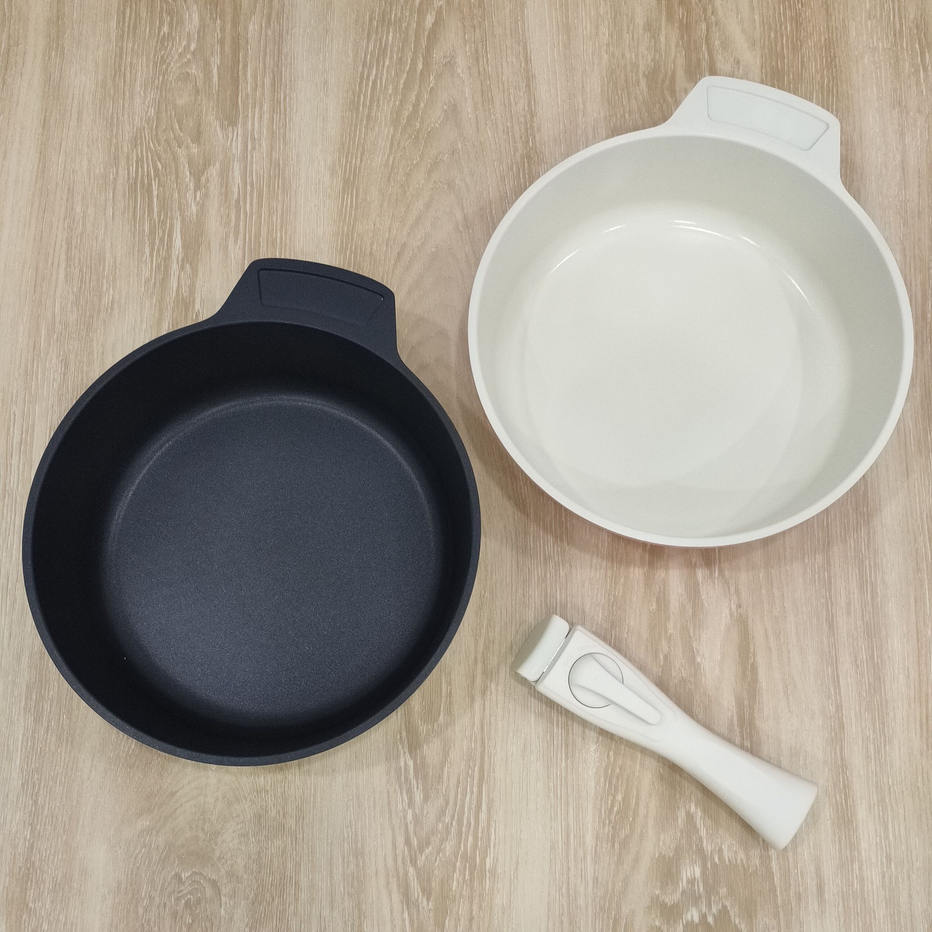 Detachable handle for cookware (1)