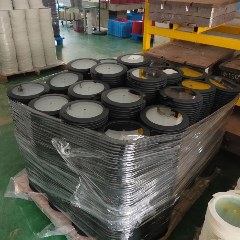 Silicone glass lid production (2)